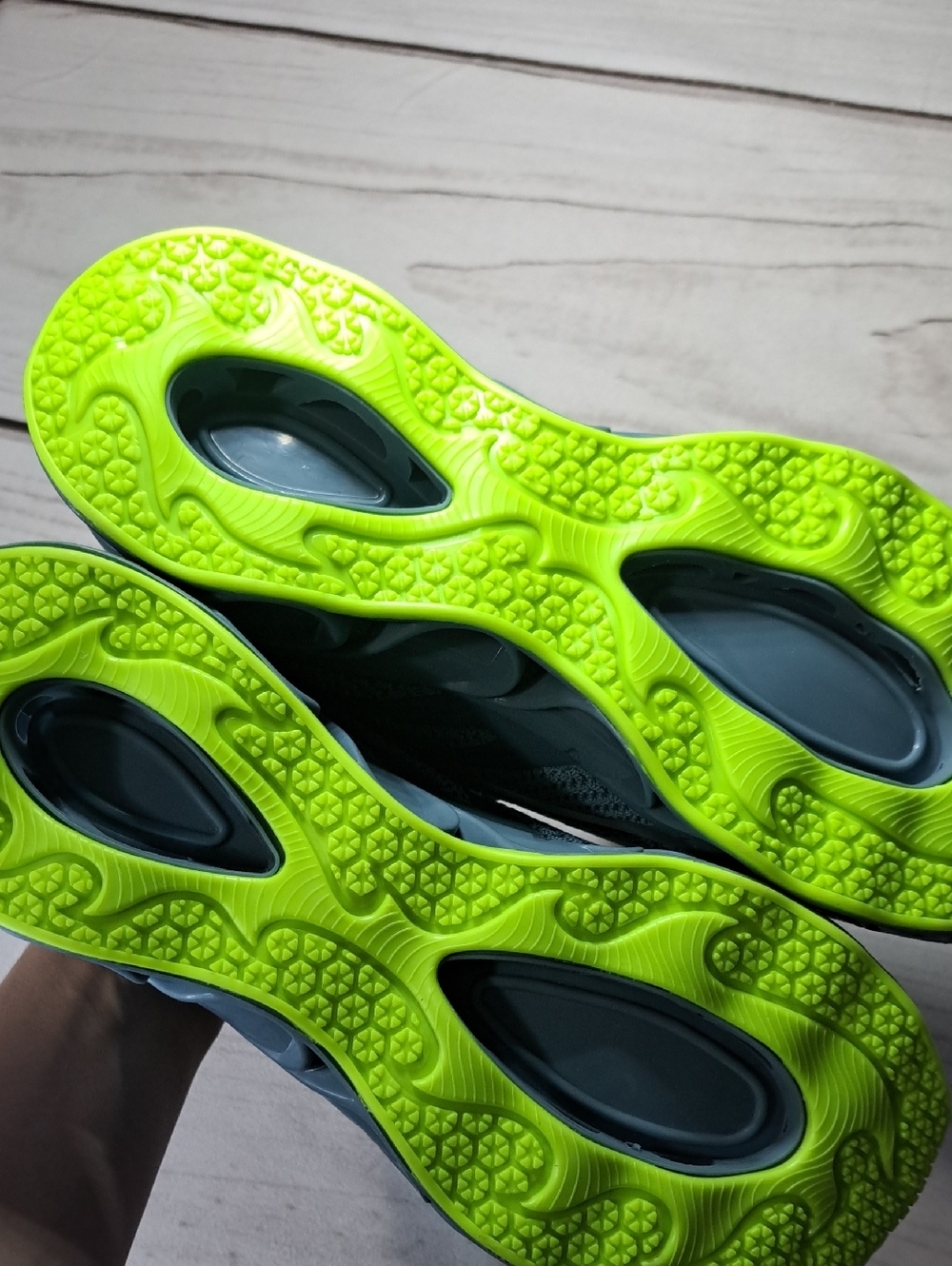 Wave-Soled Athletic Sneakers in Teal & Lime Size 38 - Picture 6 of 8